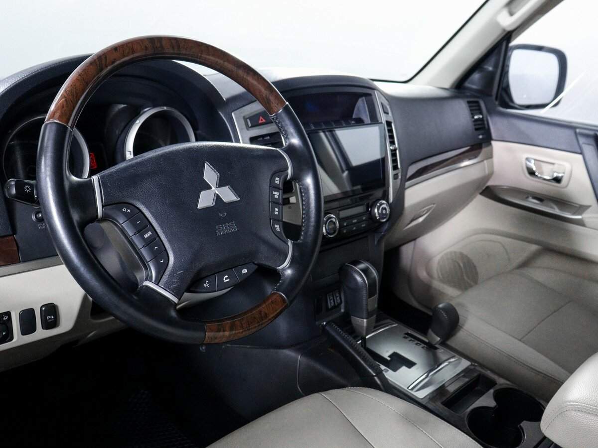 Купить Mitsubishi Pajero с пробегом. Фото: #10