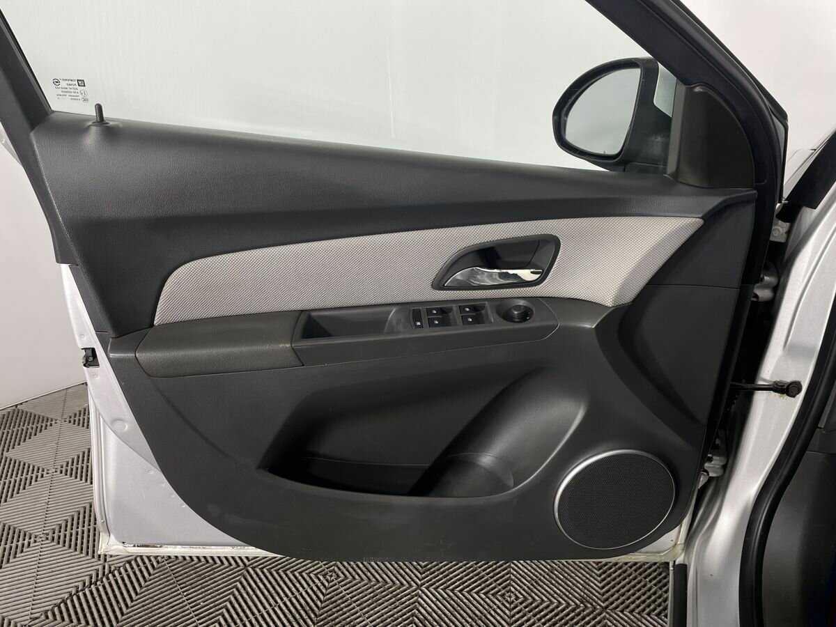 Купить Chevrolet Cruze с пробегом. Фото: #7