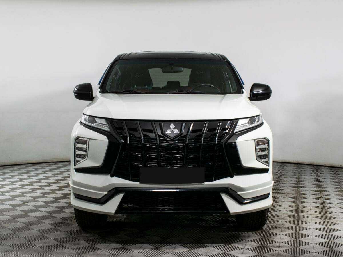 Купить Mitsubishi Montero Sport с пробегом. Фото: #1