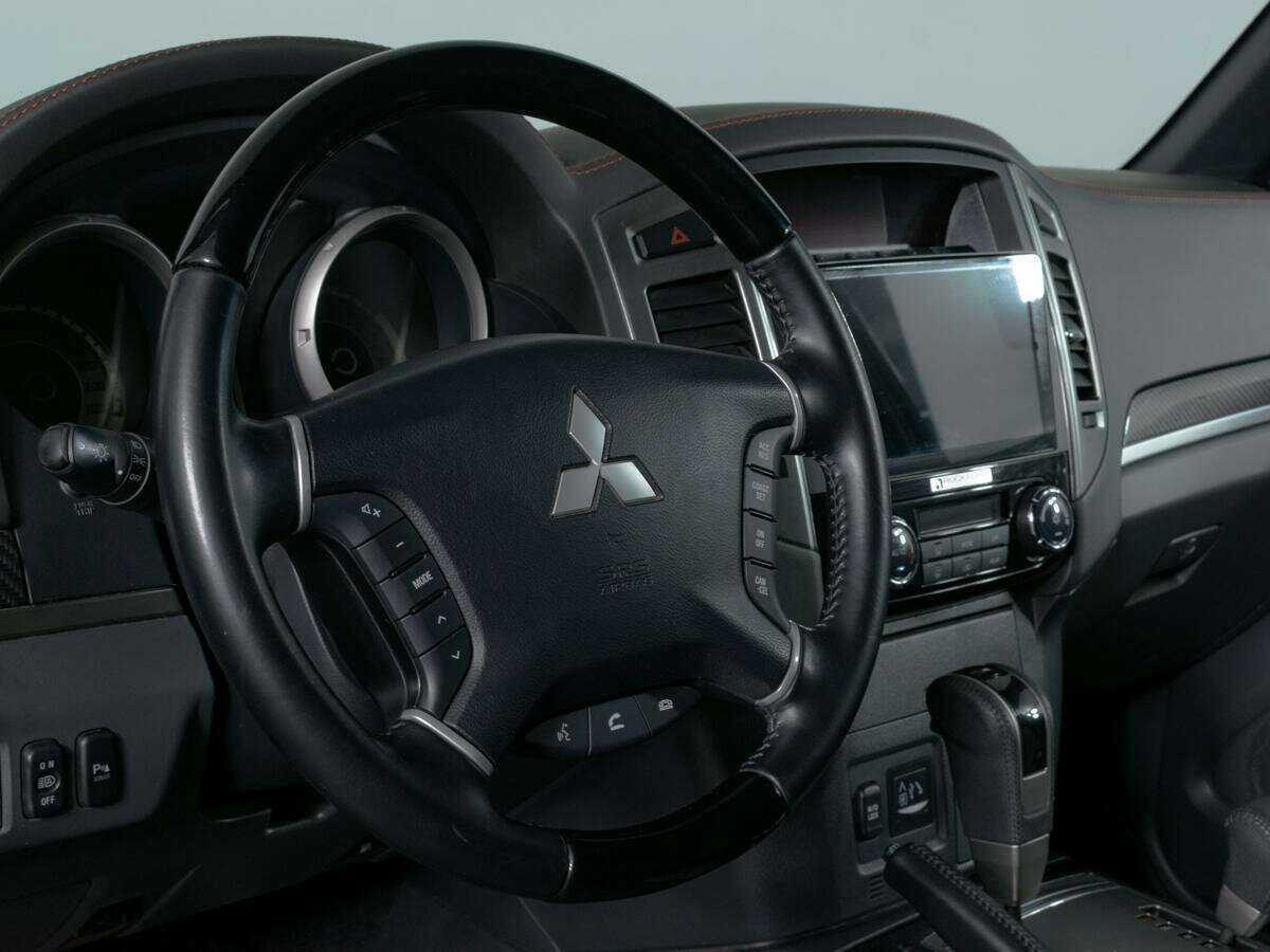 Купить Mitsubishi Pajero с пробегом. Фото: #13