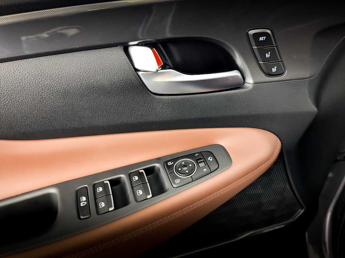 Купить Hyundai Santa Fe с пробегом. Фото: #21