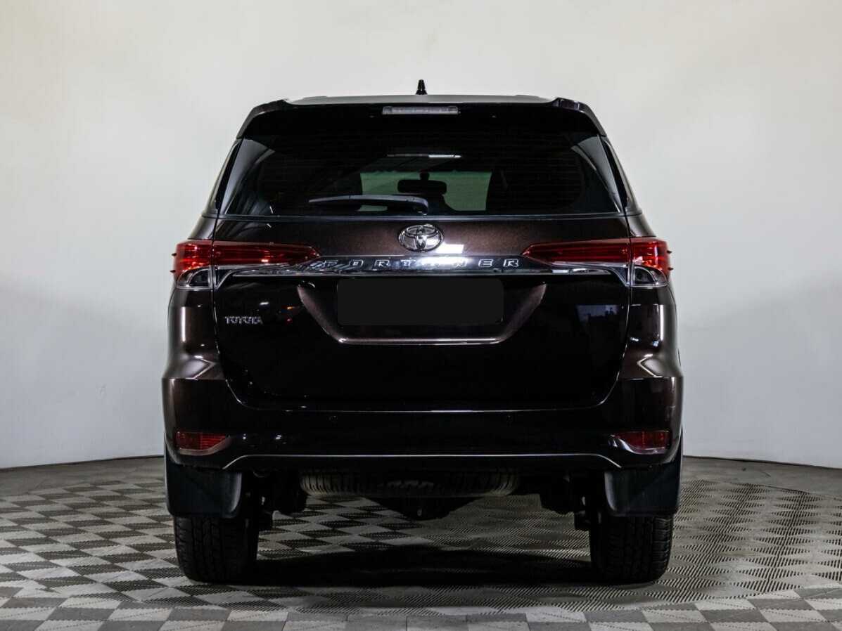 Купить Toyota Fortuner с пробегом. Фото: #4