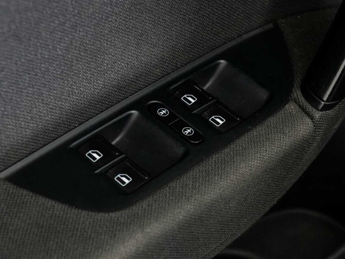 Купить Volkswagen Touareg с пробегом. Фото: #19