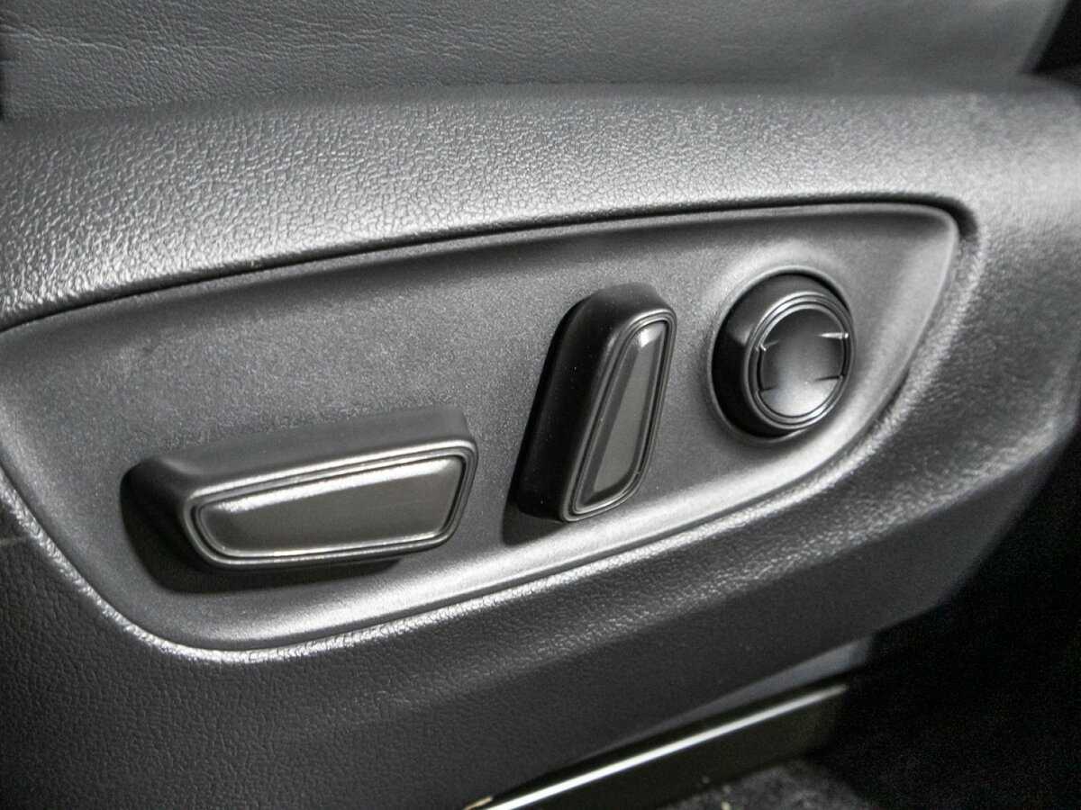 Купить Toyota Land Cruiser с пробегом. Фото: #18