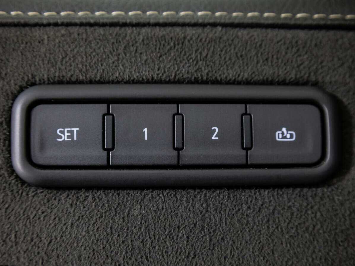 Купить Cadillac Escalade с пробегом. Фото: #22