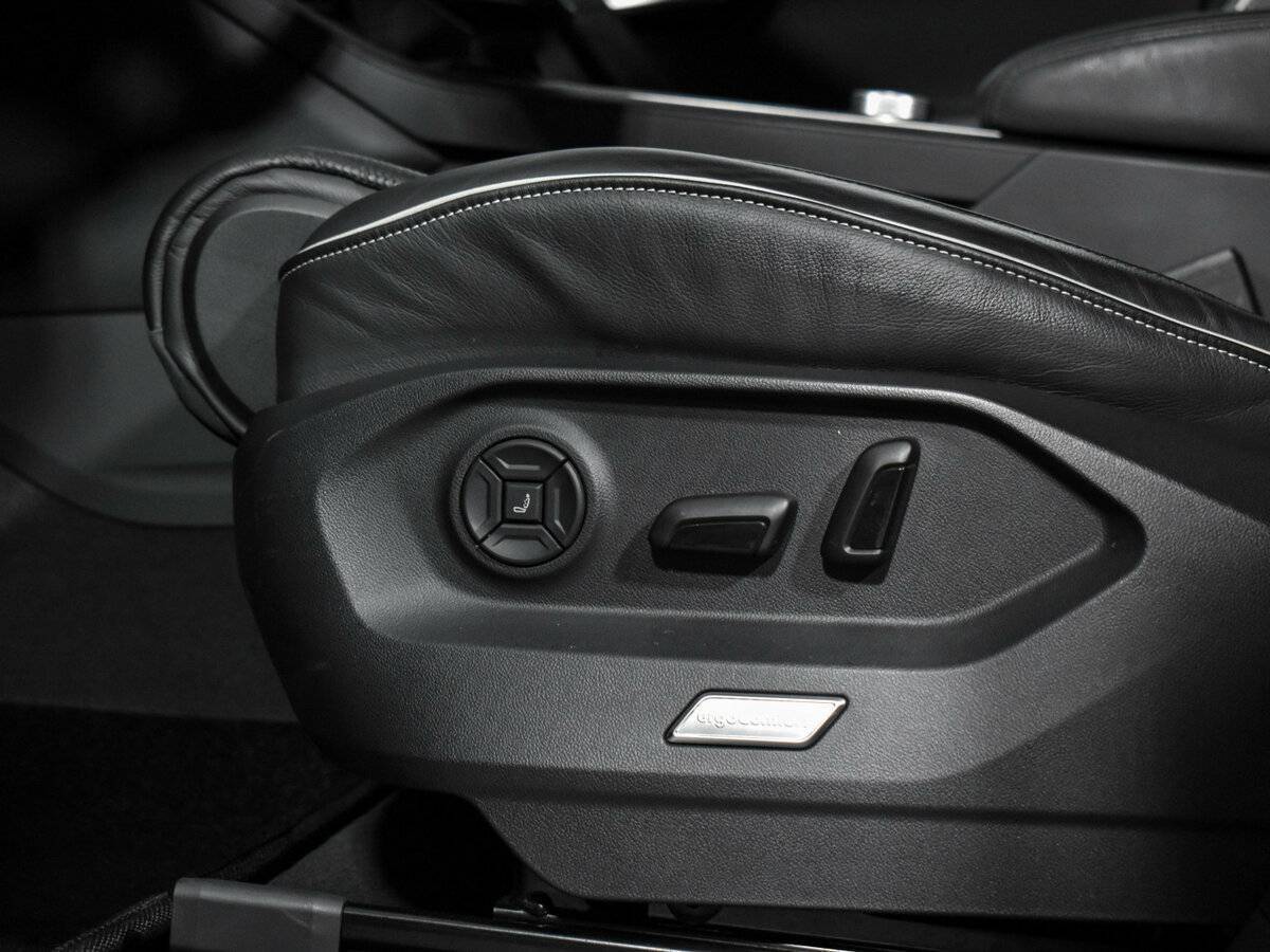 Купить Volkswagen Touareg с пробегом. Фото: #16