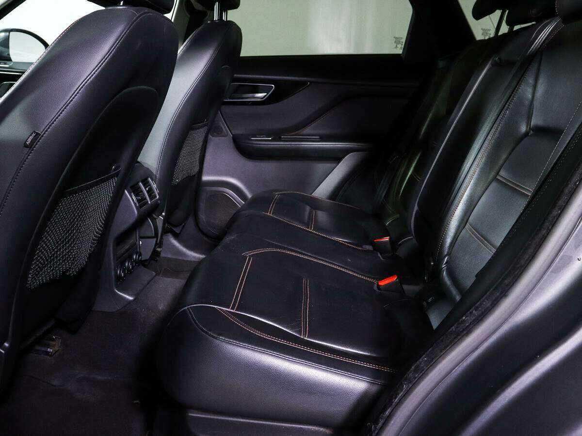 Купить Jaguar F-Pace с пробегом. Фото: #7