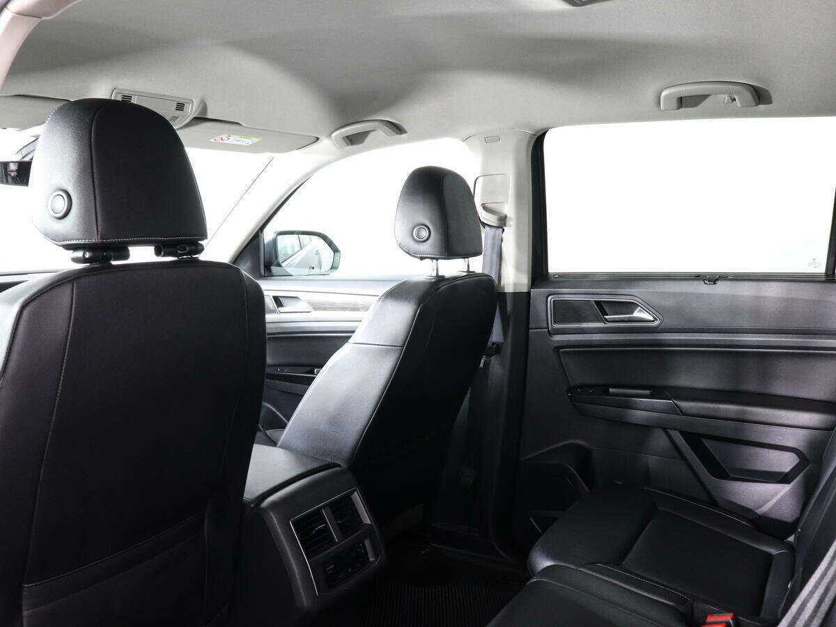 Купить Volkswagen Teramont с пробегом. Фото: #10