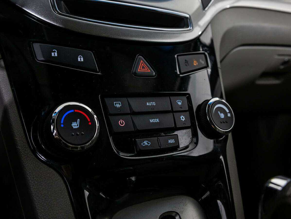Купить Chevrolet Orlando с пробегом. Фото: #14