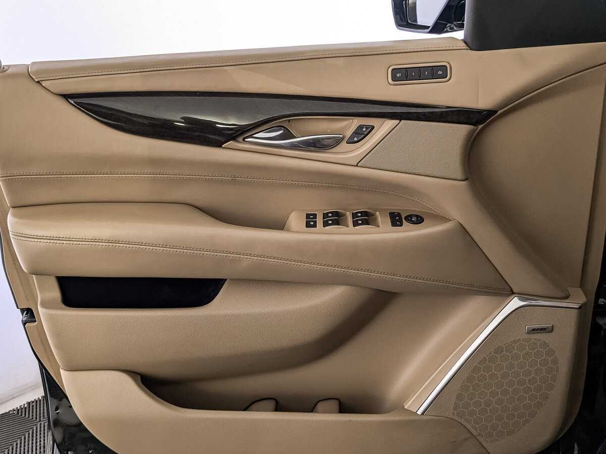Купить Cadillac Escalade с пробегом. Фото: #14