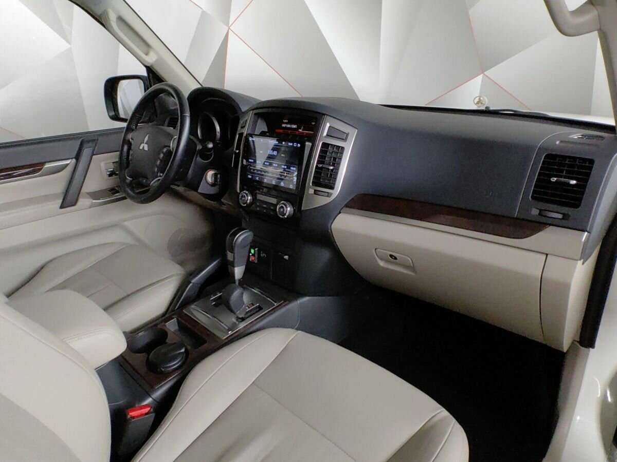 Купить Mitsubishi Pajero с пробегом. Фото: #8