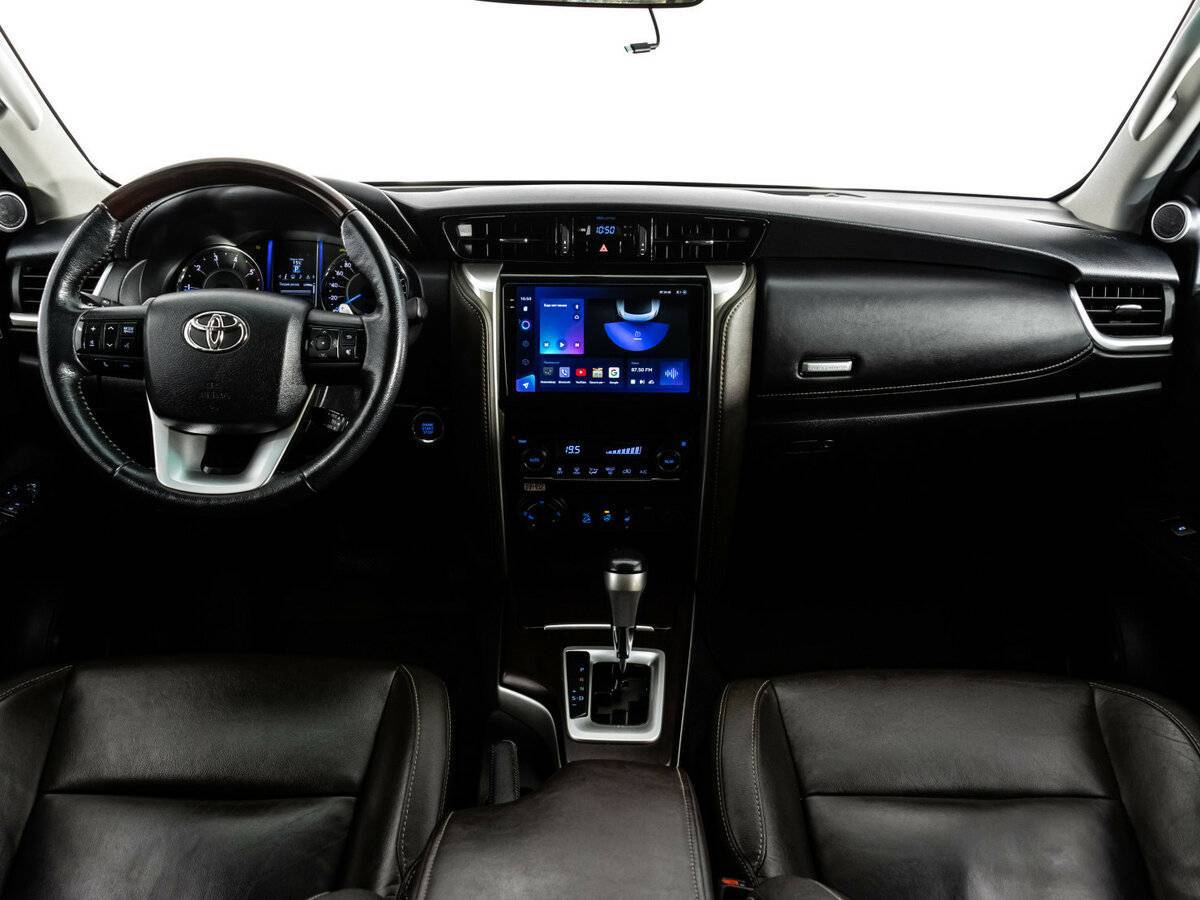 Купить Toyota Fortuner с пробегом. Фото: #10