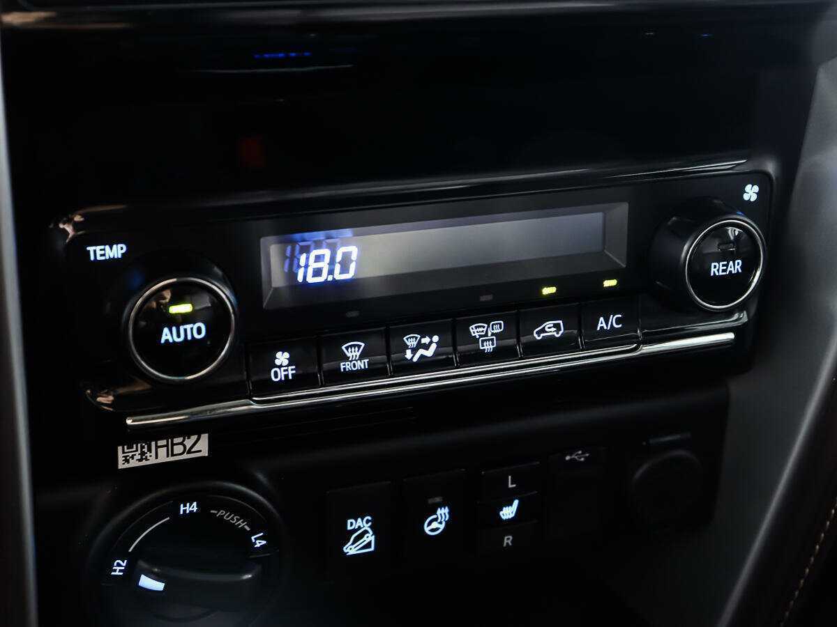 Купить Toyota Fortuner с пробегом. Фото: #17