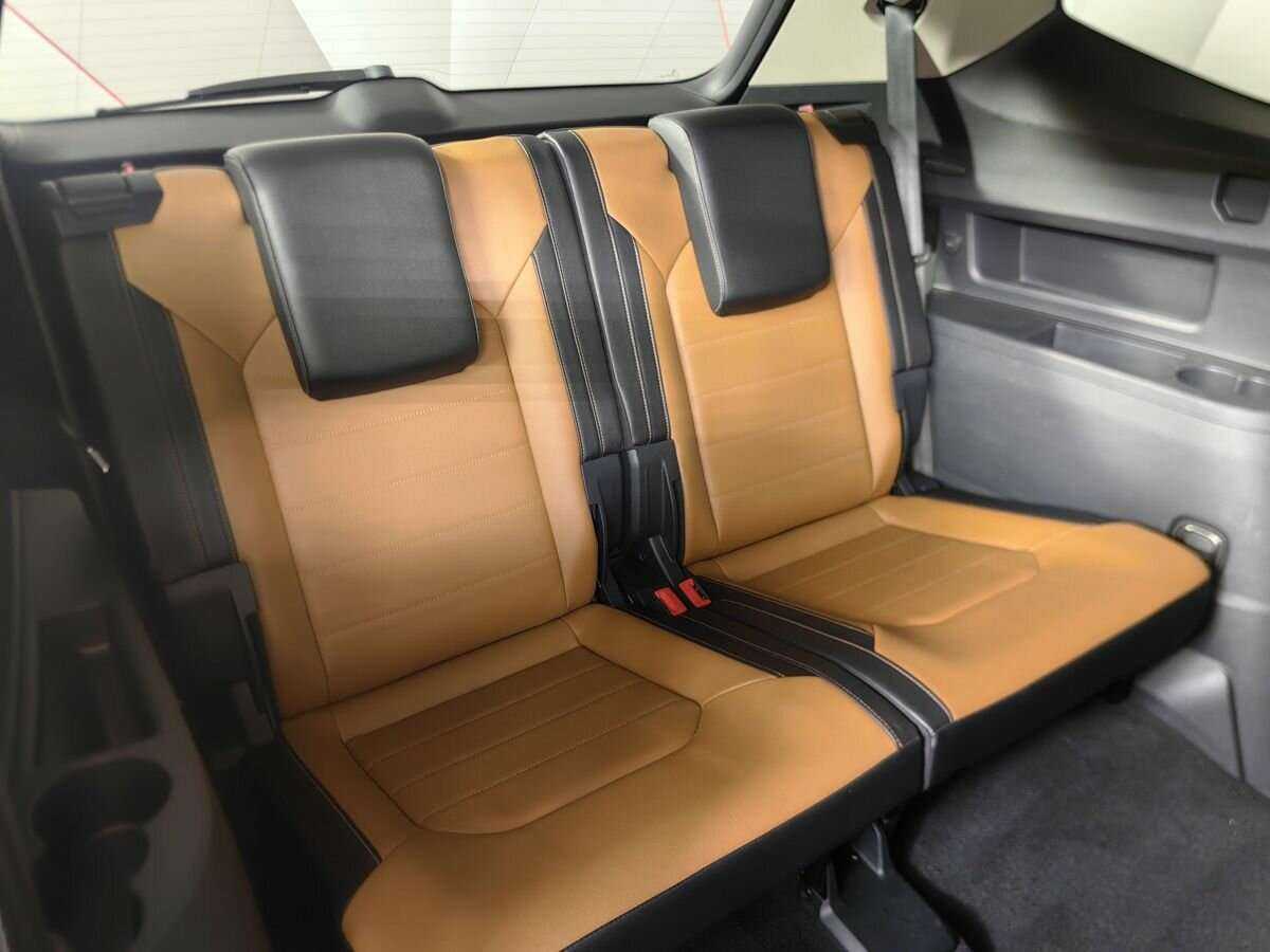 Купить Volkswagen Teramont с пробегом. Фото: #15