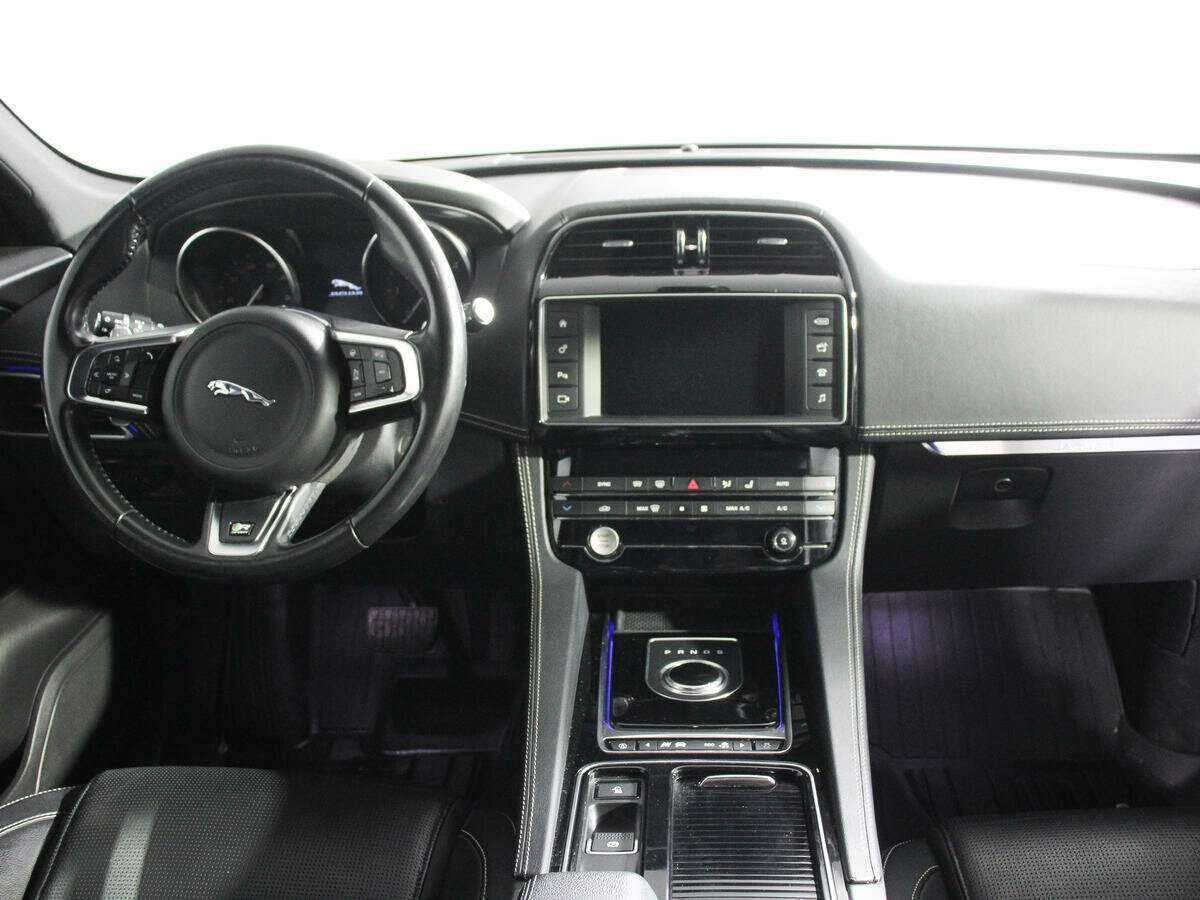 Купить Jaguar F-Pace с пробегом. Фото: #9