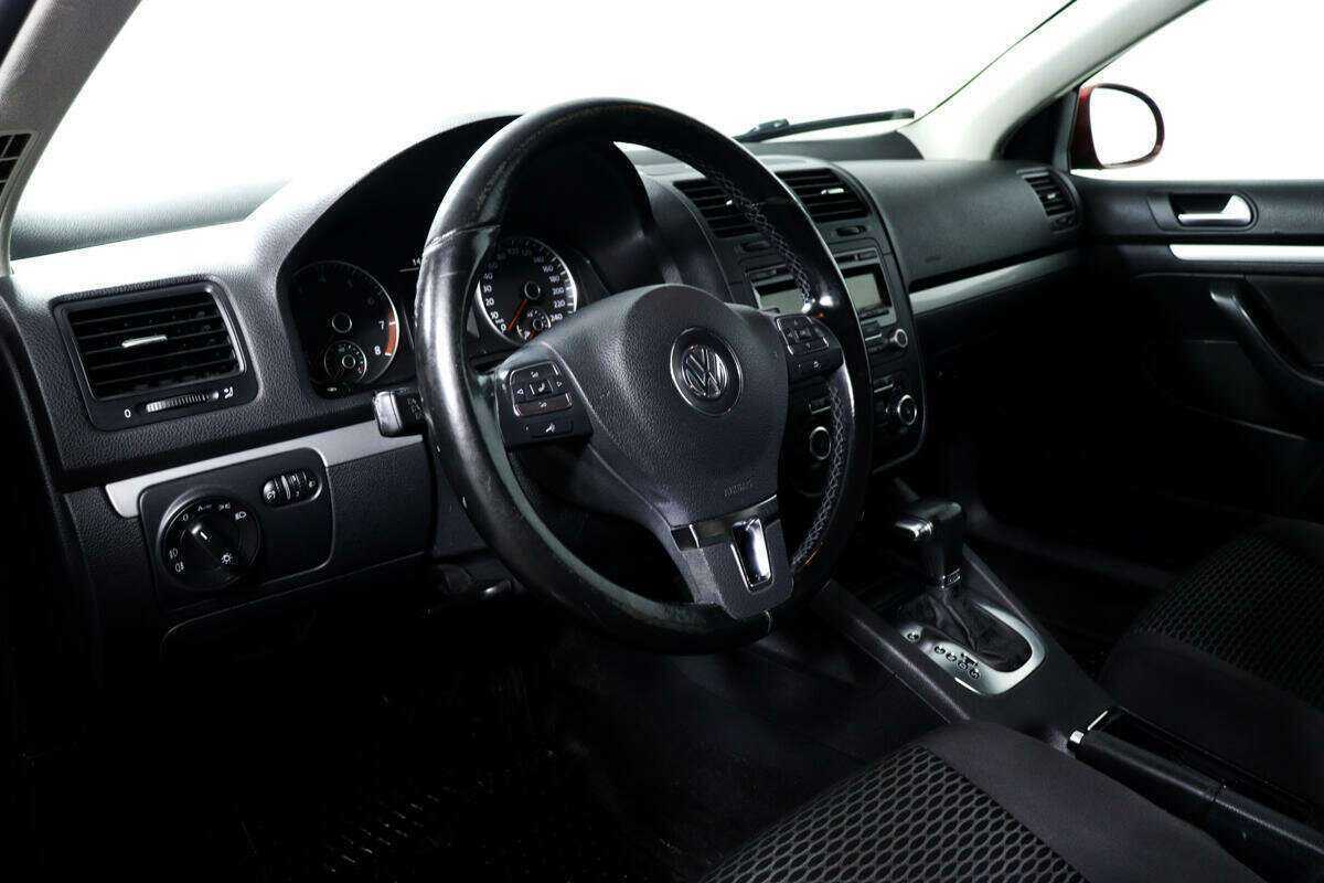 Купить Volkswagen Jetta с пробегом. Фото: #12