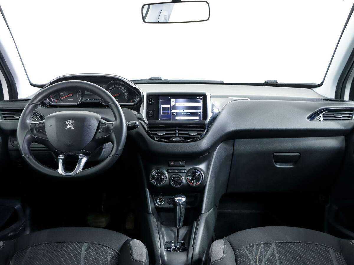 Купить Peugeot 208 с пробегом. Фото: #9