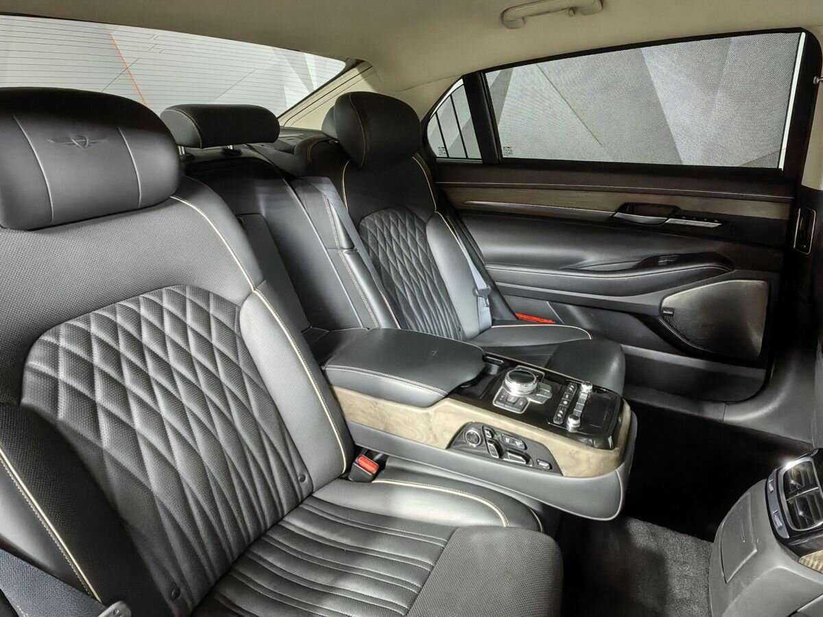 Купить Genesis G90 с пробегом. Фото: #11