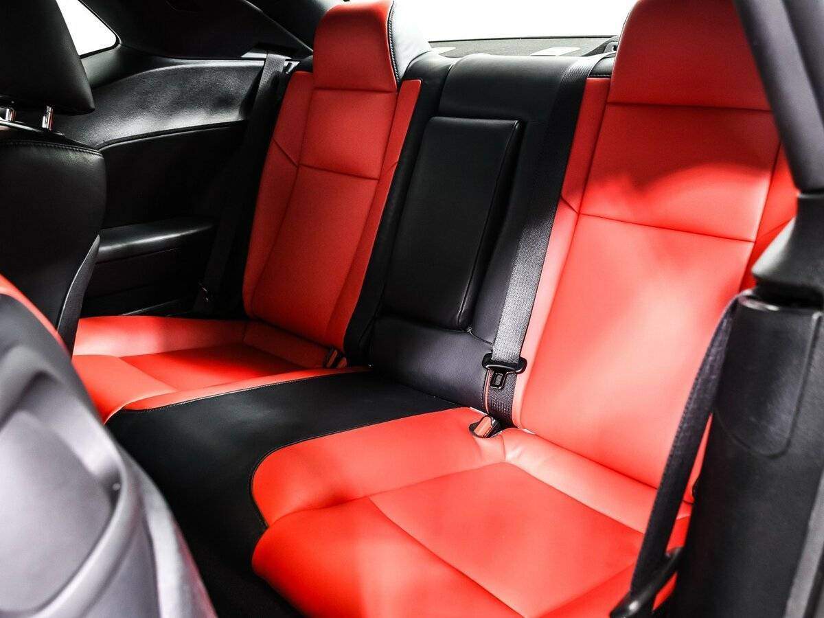 Купить Dodge Challenger с пробегом. Фото: #10