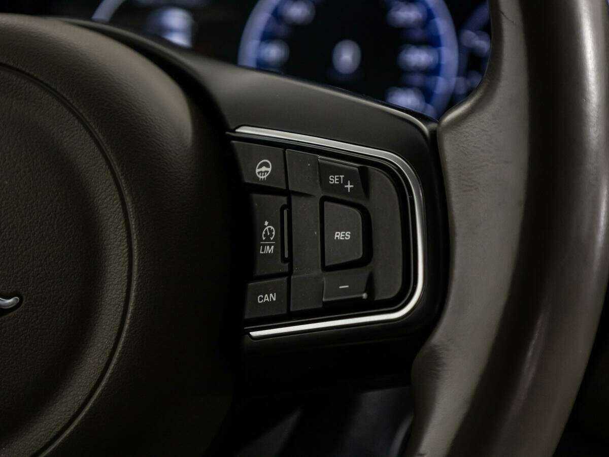 Купить Jaguar XE с пробегом. Фото: #19