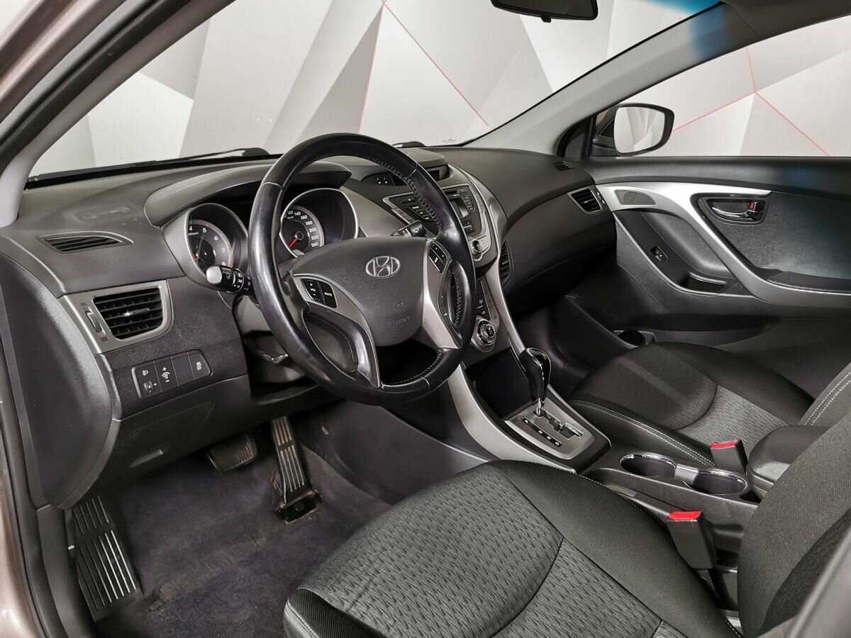 Купить Hyundai Elantra с пробегом. Фото: #13
