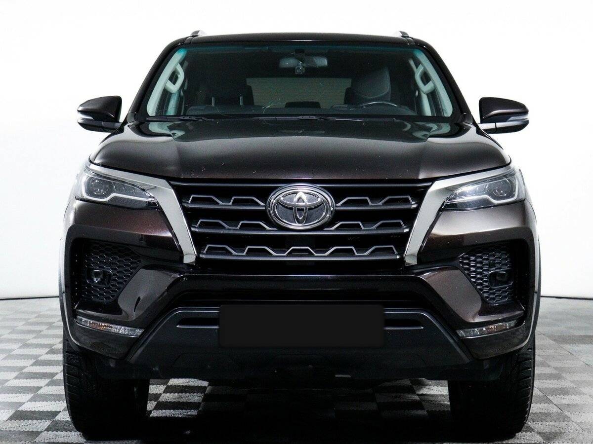 Купить Toyota Fortuner с пробегом. Фото: #1