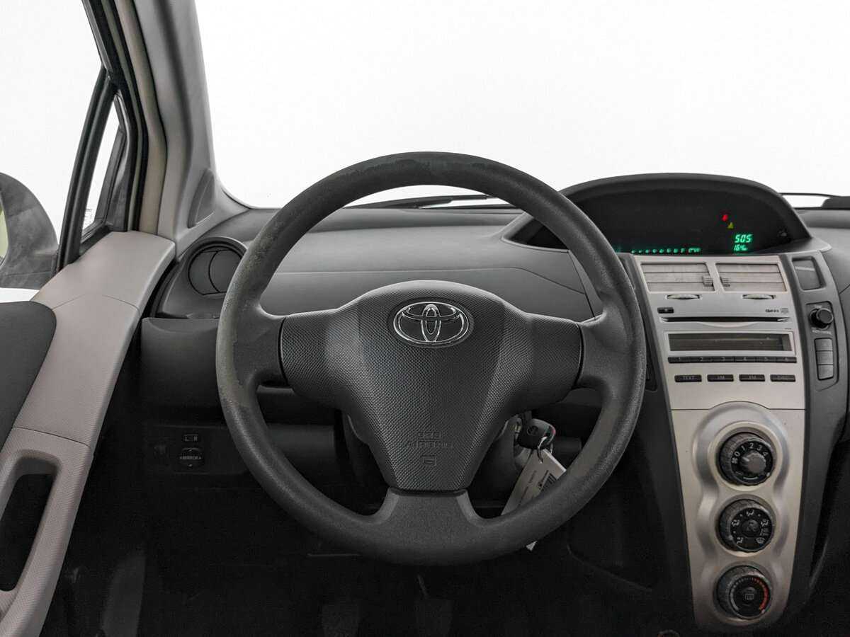 Купить Toyota Yaris с пробегом. Фото: #16