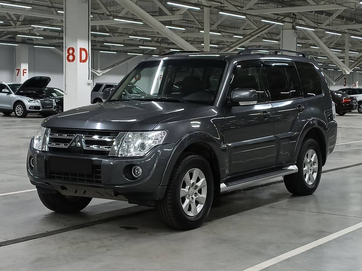Купить Mitsubishi Pajero с пробегом. Посмотреть фото