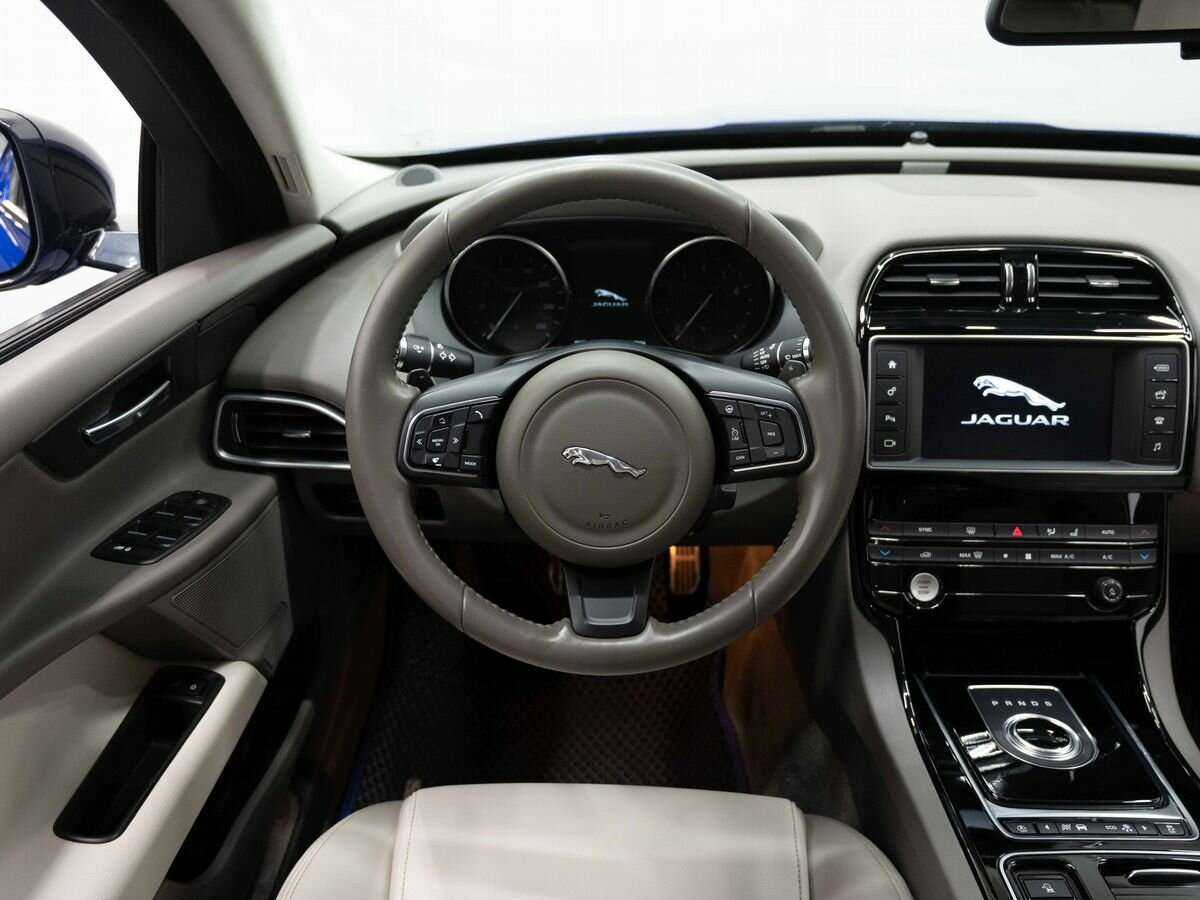 Купить Jaguar XE с пробегом. Фото: #13