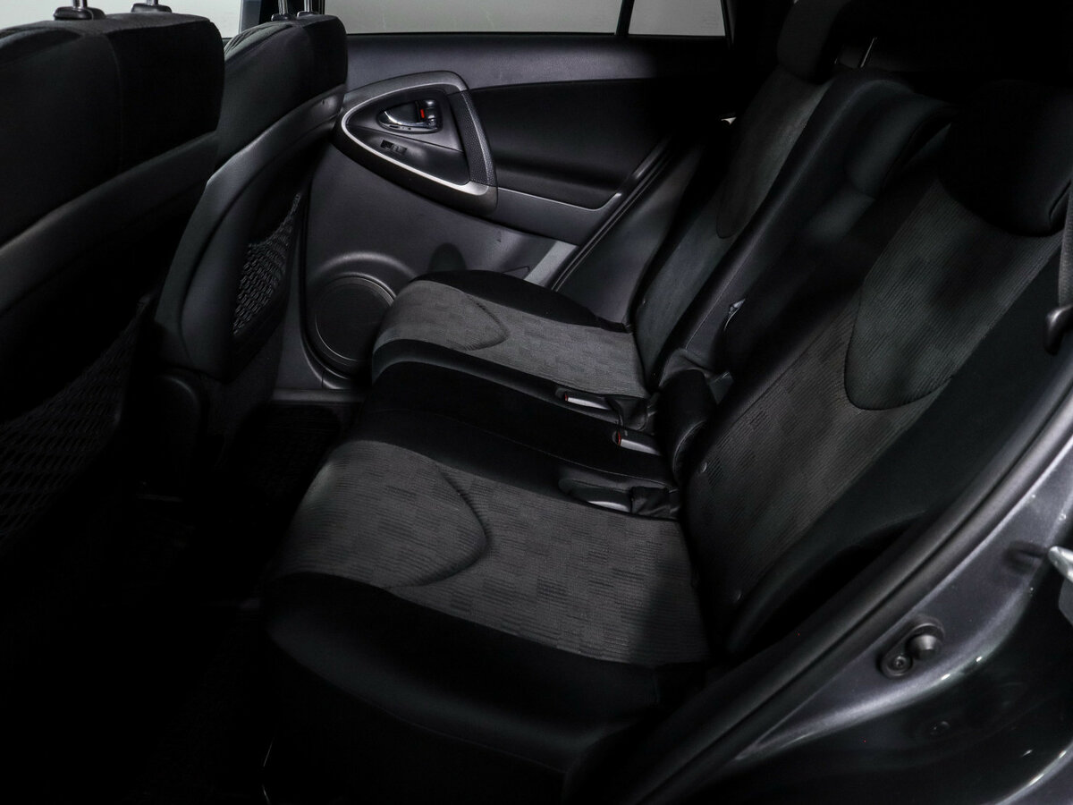 Купить Toyota RAV4 с пробегом. Фото: #7