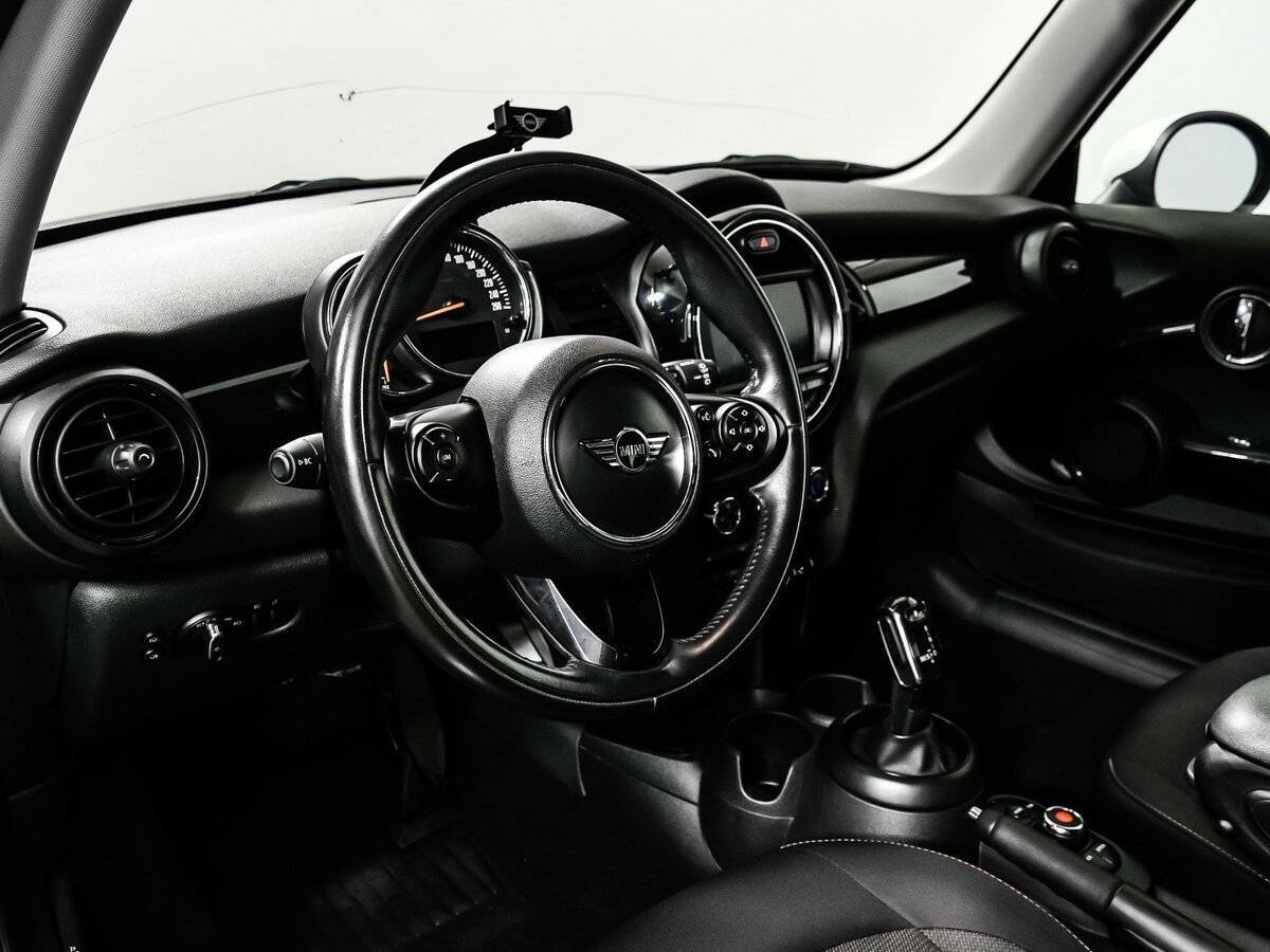 Купить Mini Hatch с пробегом. Фото: #10