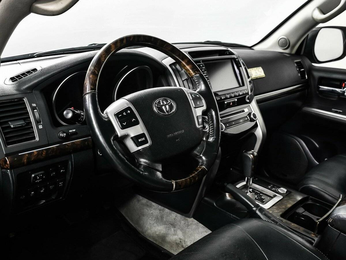 Купить Toyota Land Cruiser с пробегом. Фото: #12