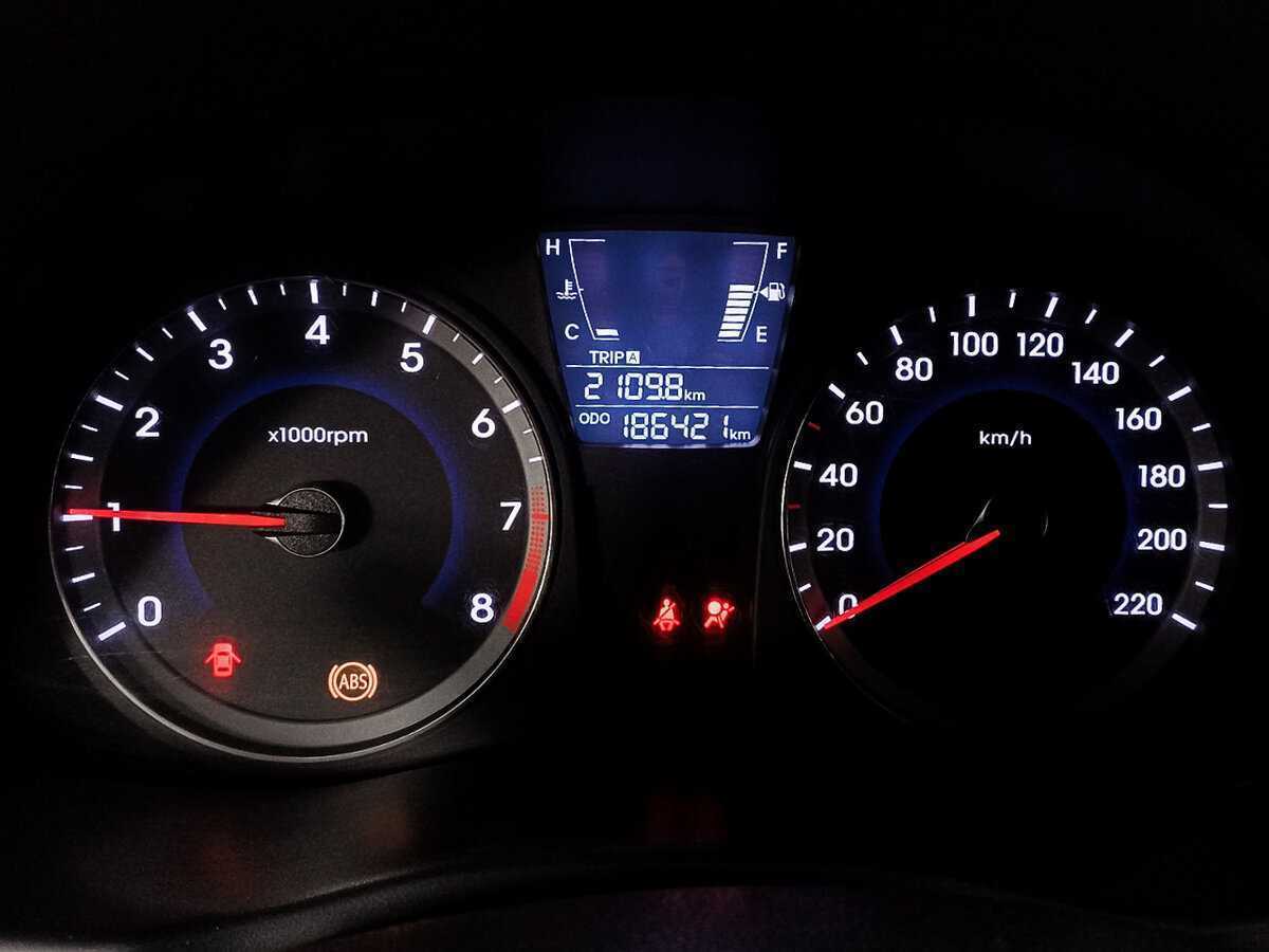 Купить Hyundai Solaris с пробегом. Фото: #10