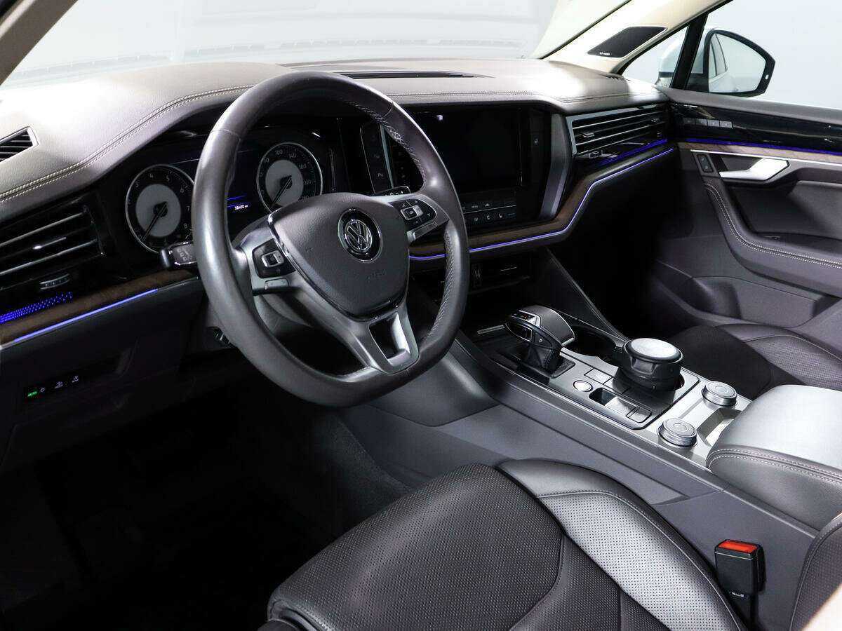 Купить Volkswagen Touareg с пробегом. Фото: #12