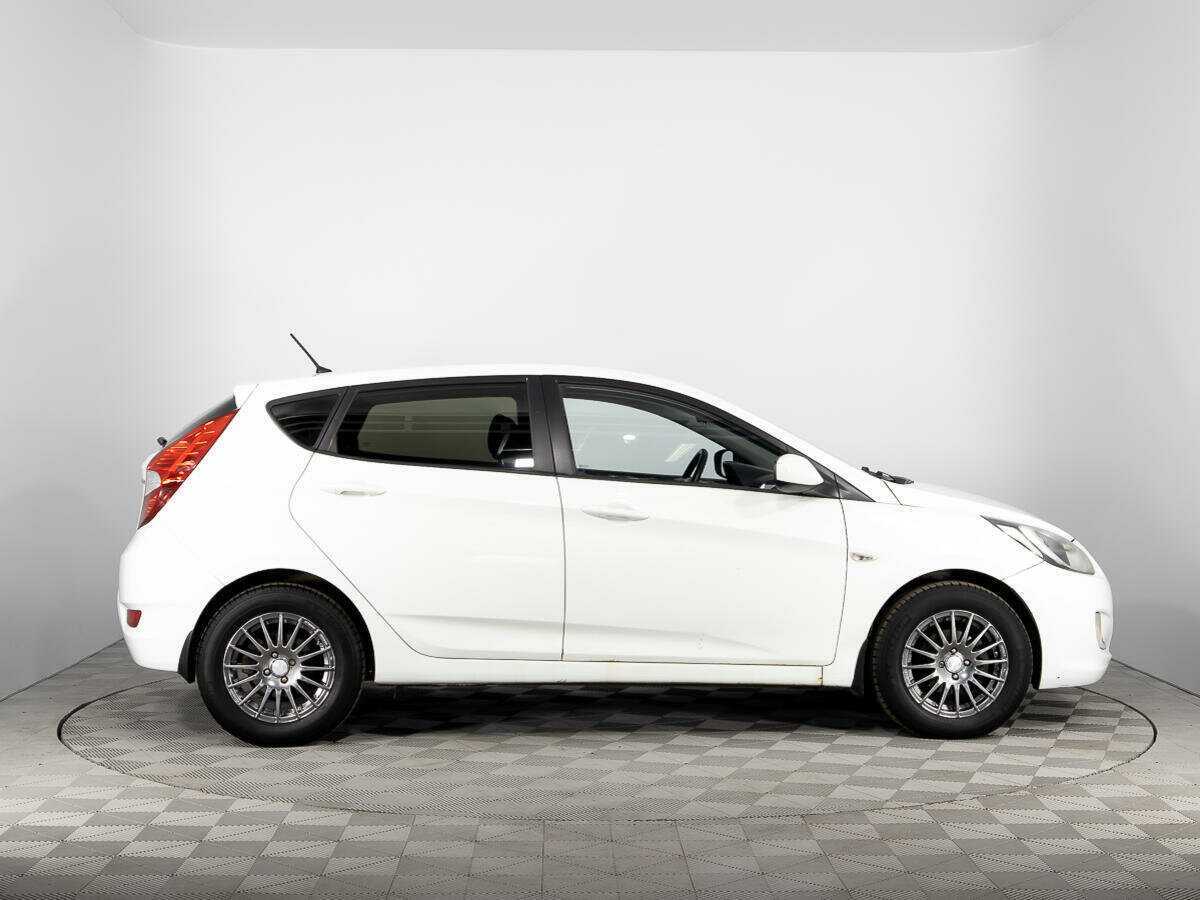 Купить Hyundai Solaris с пробегом. Фото: #3