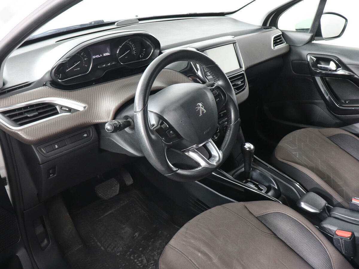 Купить Peugeot 2008 с пробегом. Фото: #8