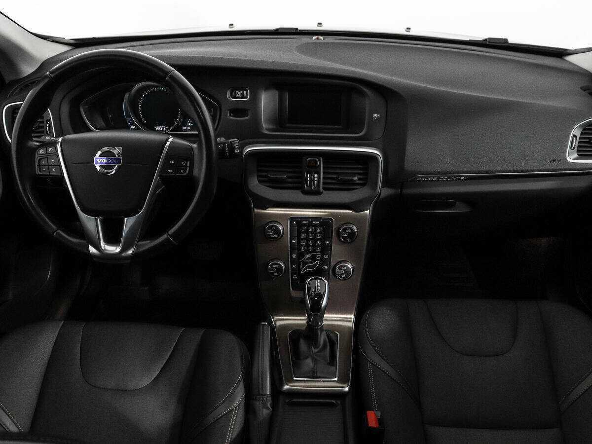 Купить Volvo V40 Cross Country с пробегом. Фото: #11