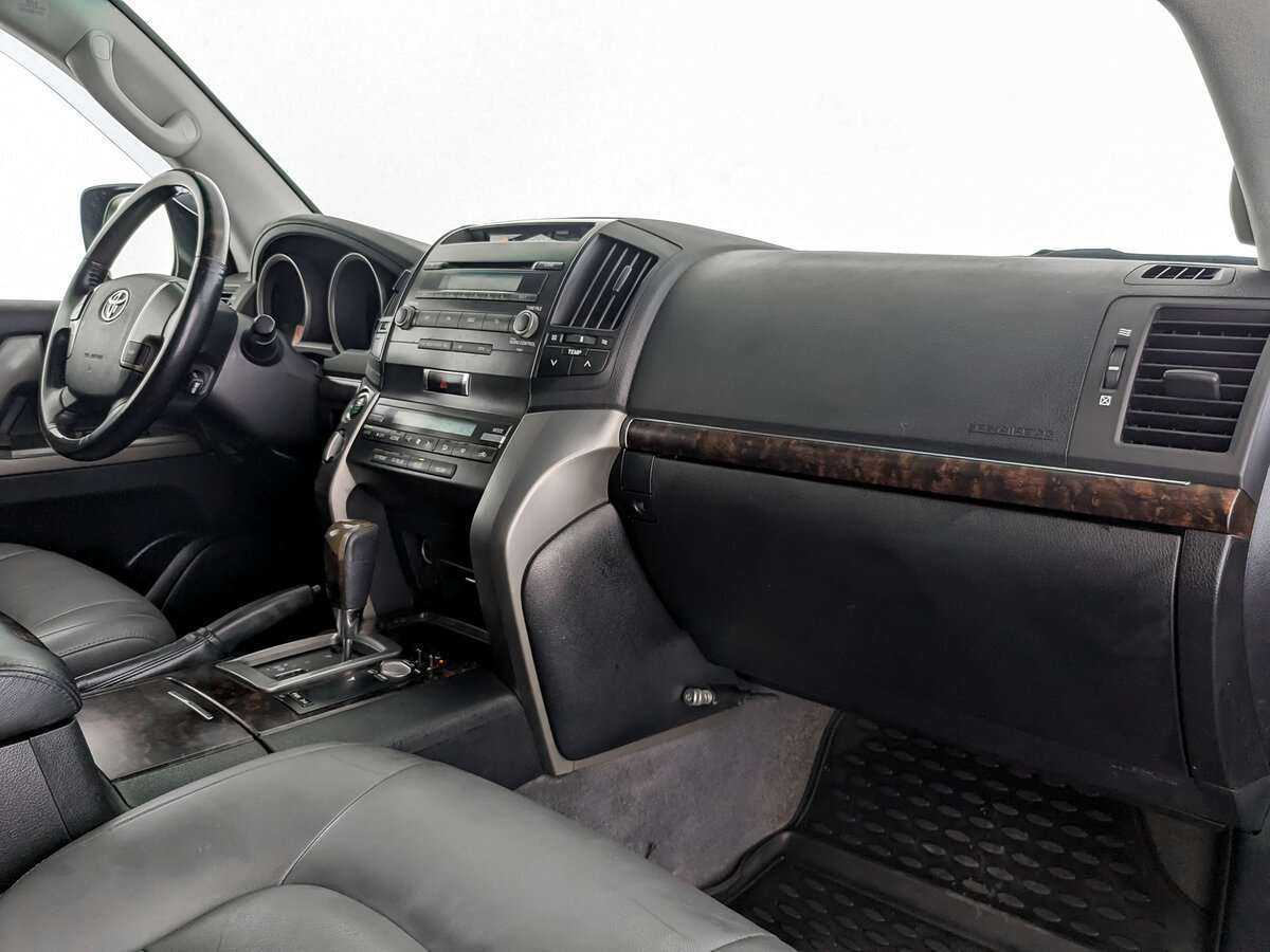 Купить Toyota Land Cruiser с пробегом. Фото: #4