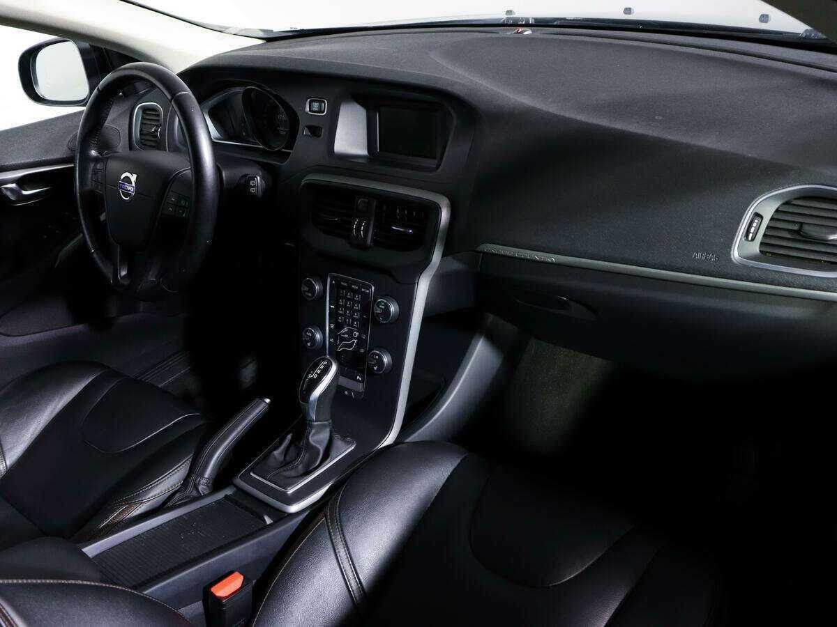 Купить Volvo V40 Cross Country с пробегом. Фото: #6