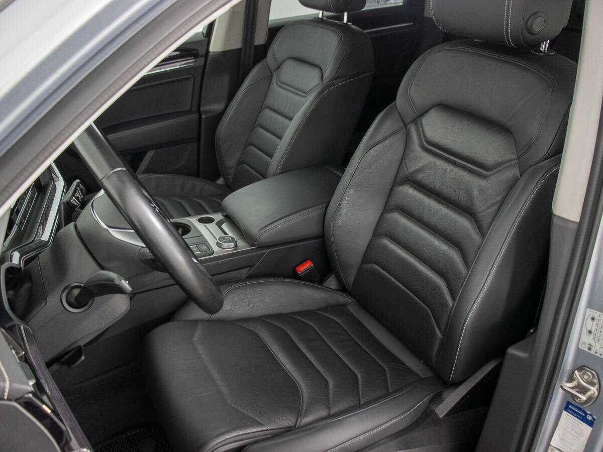 Купить Volkswagen Touareg с пробегом. Фото: #9
