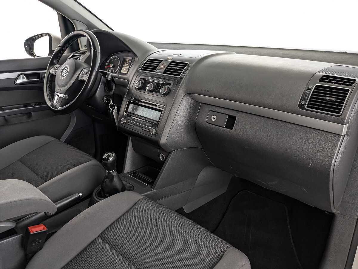 Купить Volkswagen Touran с пробегом. Фото: #8