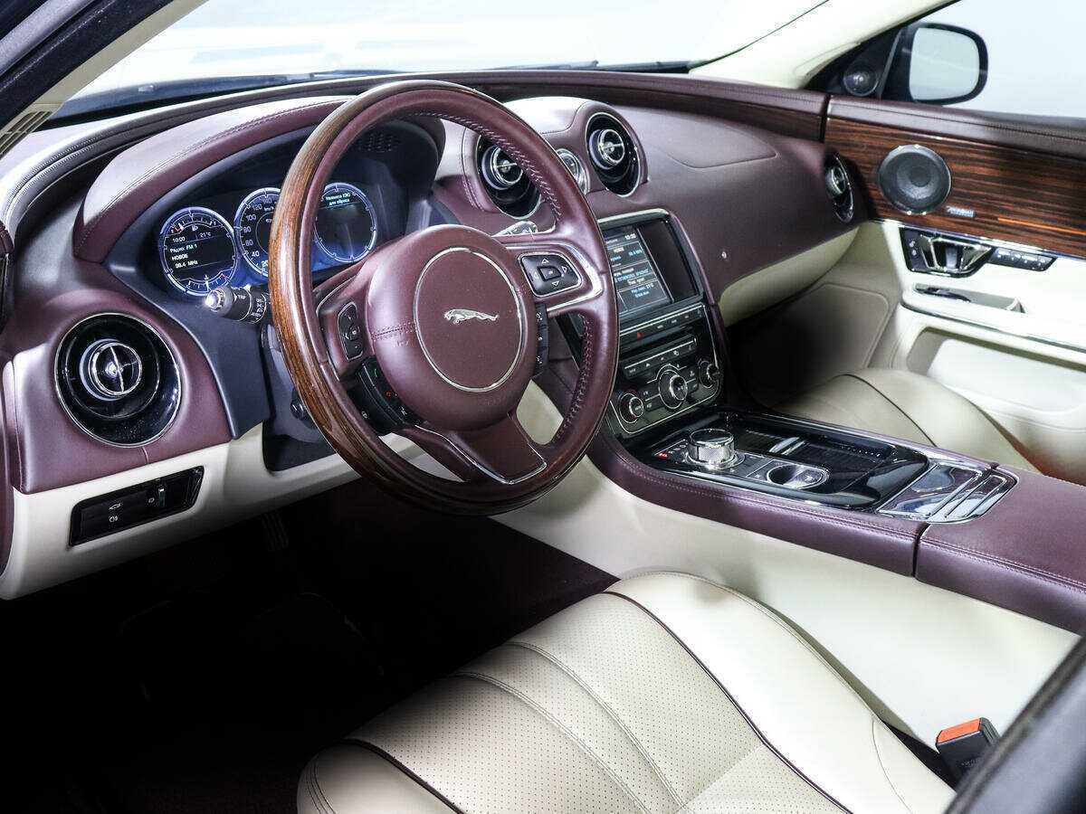 Купить Jaguar XJ с пробегом. Фото: #11