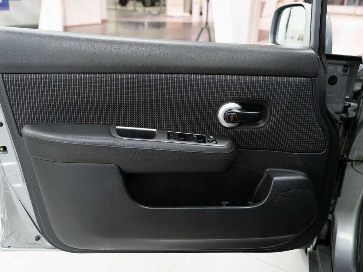 Купить Nissan Tiida с пробегом. Фото: #17