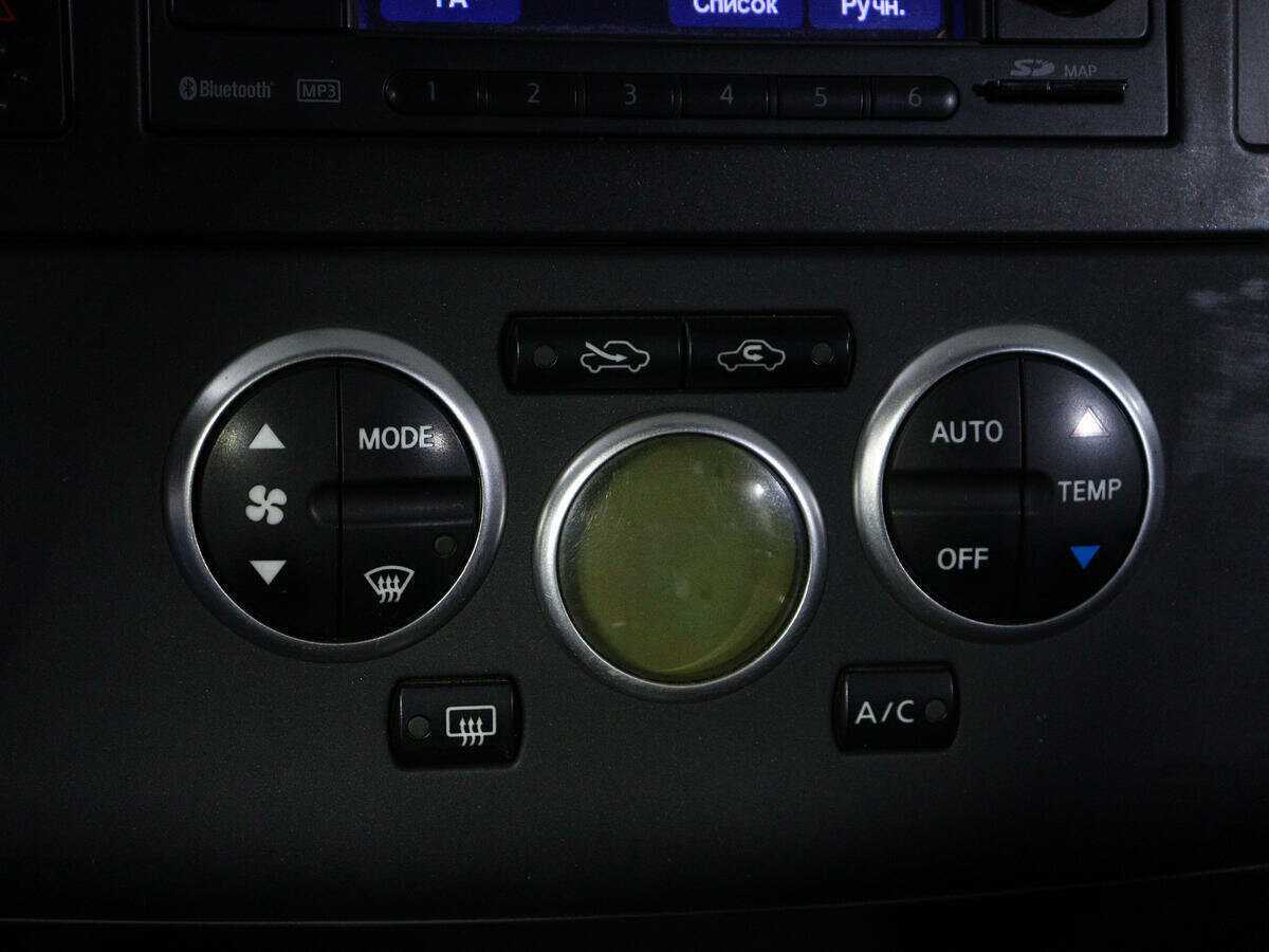 Купить Nissan Tiida с пробегом. Фото: #17