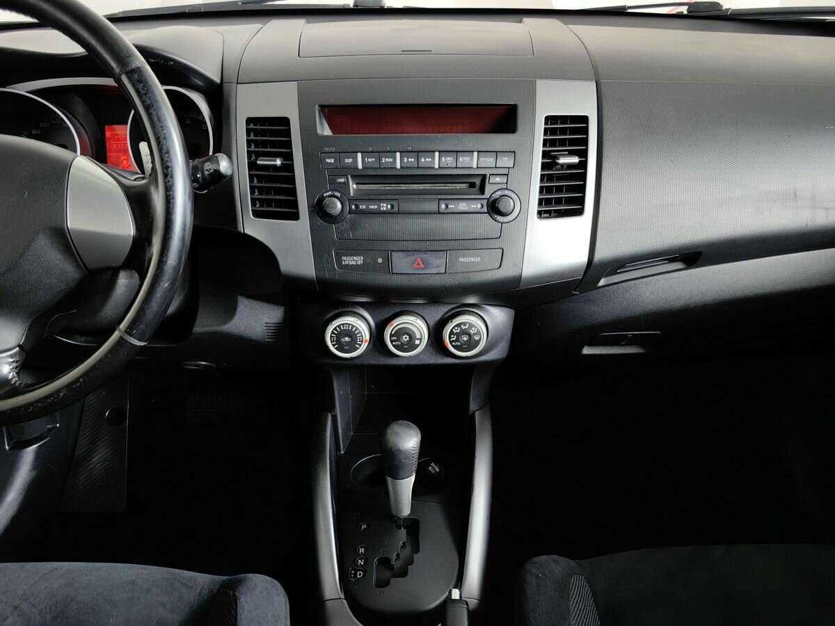 Купить Mitsubishi Outlander с пробегом. Фото: #10