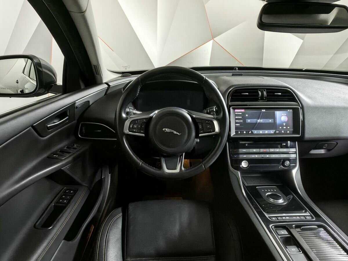 Купить Jaguar XE с пробегом. Фото: #14