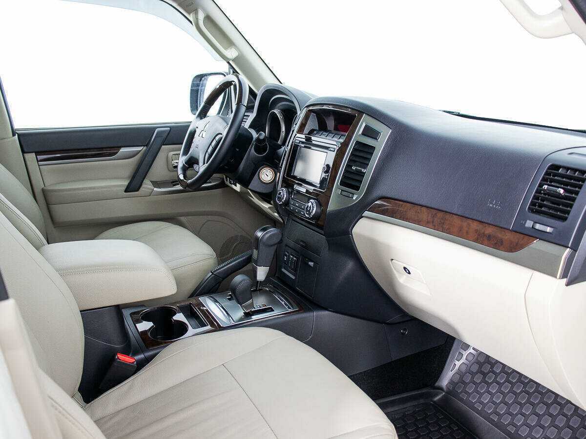 Купить Mitsubishi Pajero с пробегом. Фото: #8
