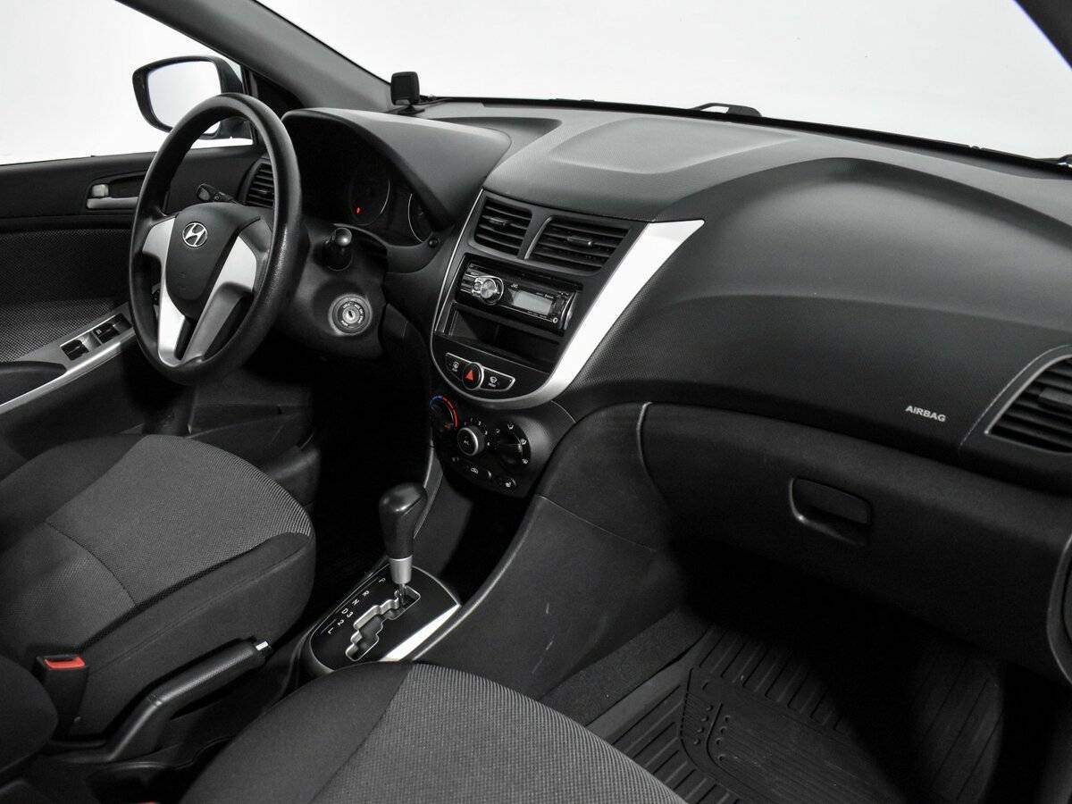 Купить Hyundai Solaris с пробегом. Фото: #11