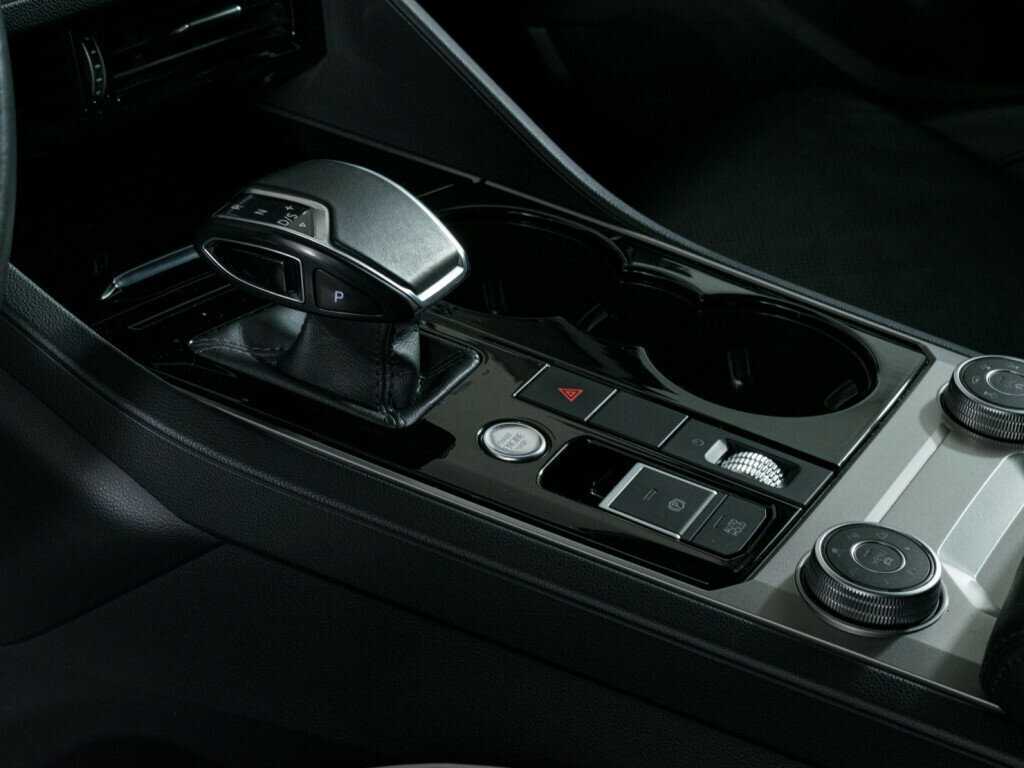 Купить Volkswagen Touareg с пробегом. Фото: #17