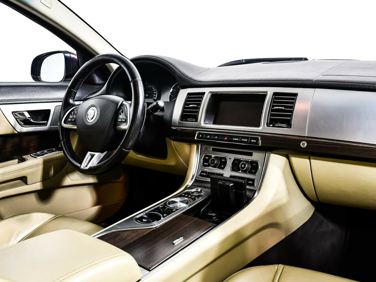 Купить Jaguar XF с пробегом. Фото: #8